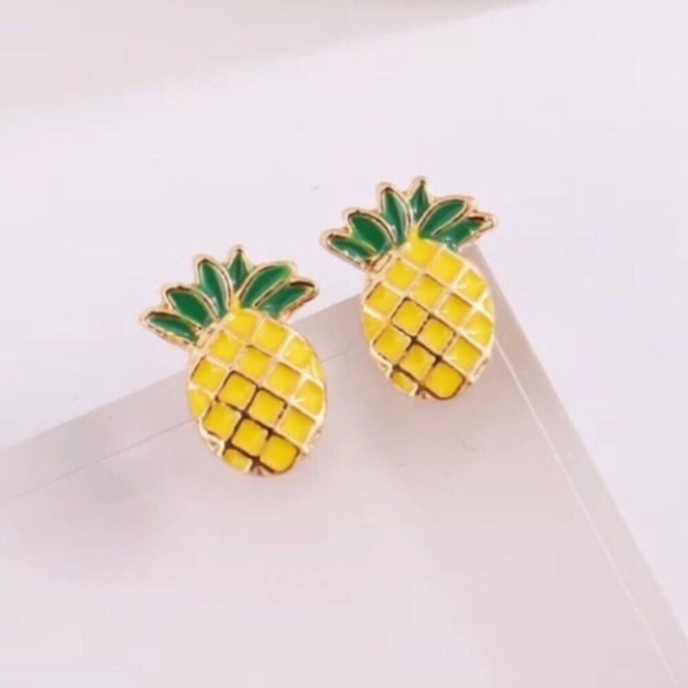 ✨ MAKE OFFER ✨ MINIMALIST PINEAPPLE STUD EARRINGS